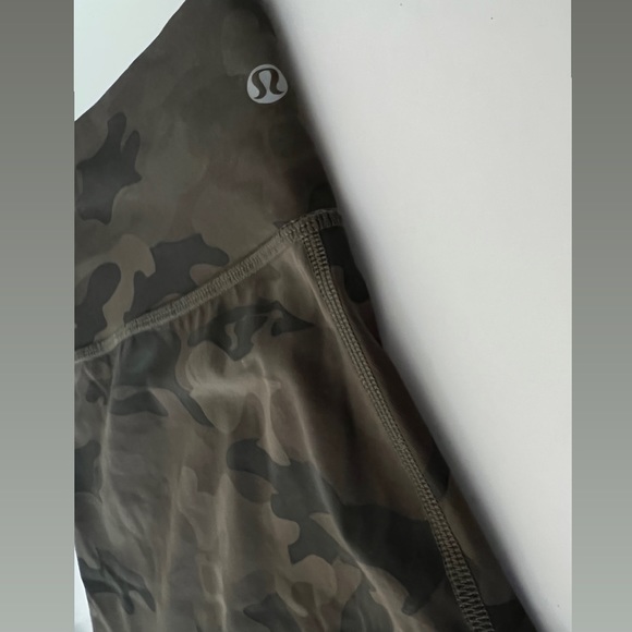 lululemon | Wunder Under Pant Luxtreme | size 6 | Green camo print - Picture 8 of 9